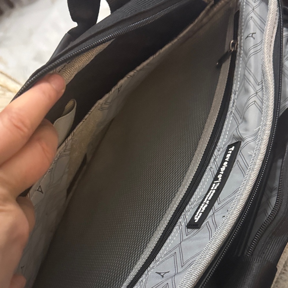 Travelpro Black Laptop Bag for Men - Picture 6 of 7